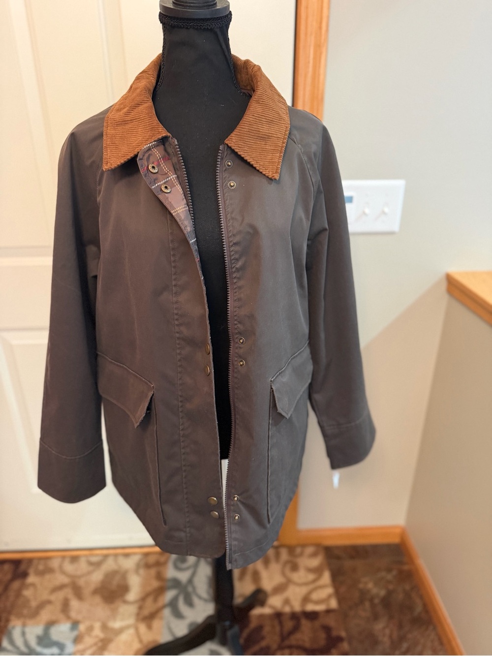 New Sanctuary brown SALG-25789-STC barn jacket with corduroy collar. Size medium - Picture 2 of 16